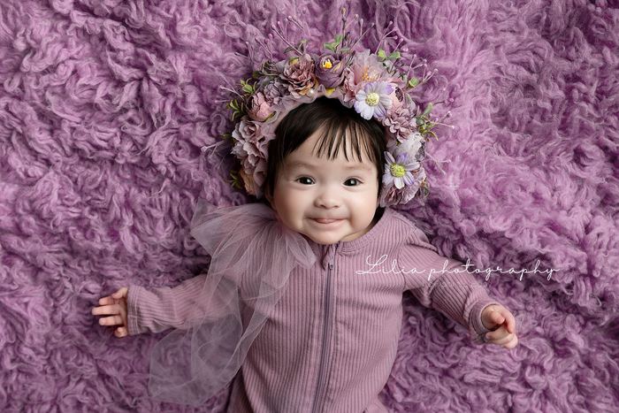 Baby milestone portrait by Lilia Photography