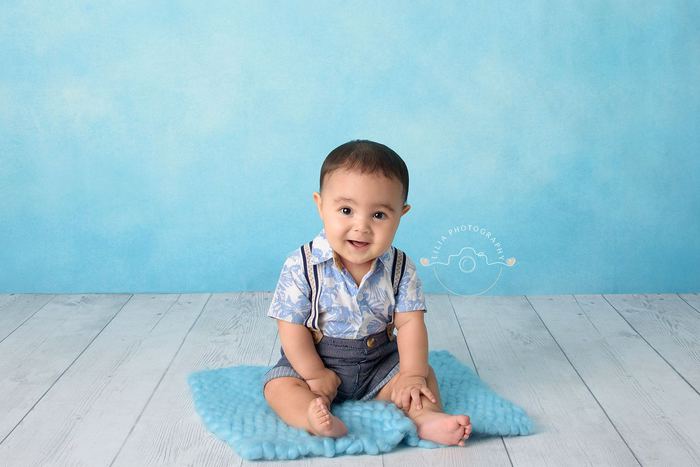 Baby milestone portrait by Lilia Photography