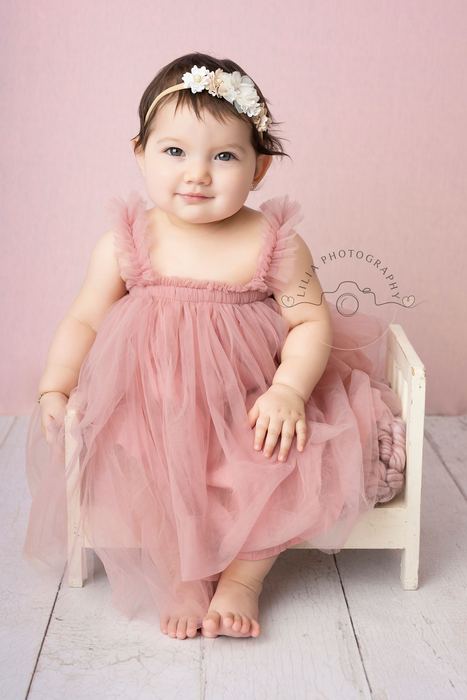 Baby milestone portrait by Lilia Photography