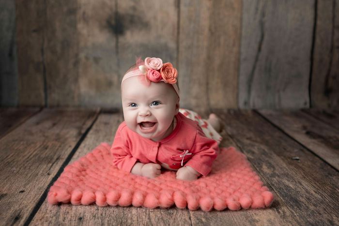 Baby milestone portrait by Lilia Photography