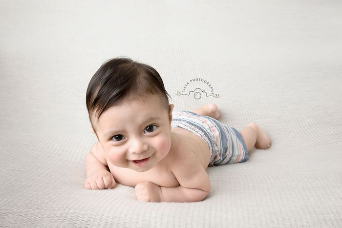 Baby milestone portrait by Lilia Photography
