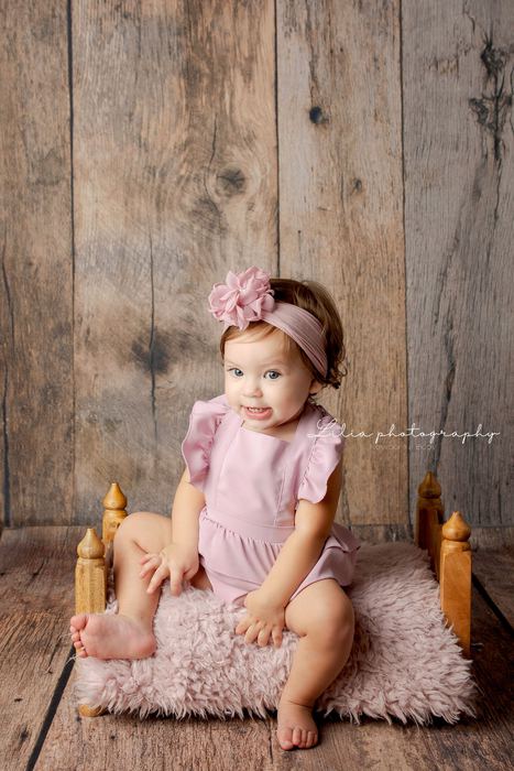 Baby milestone portrait by Lilia Photography
