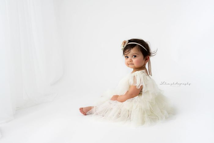 Baby milestone portrait by Lilia Photography