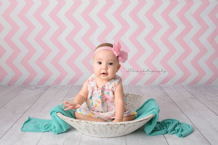 Baby milestone portrait by Lilia Photography