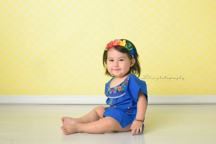Baby milestone portrait by Lilia Photography