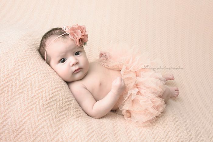 Baby milestone portrait by Lilia Photography