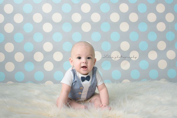 Baby milestone portrait by Lilia Photography