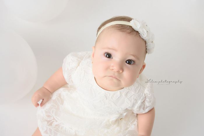 Baby milestone portrait by Lilia Photography