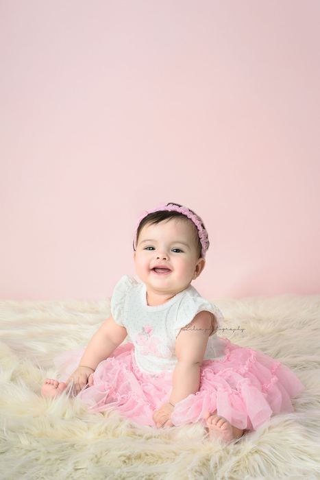 Baby milestone portrait by Lilia Photography