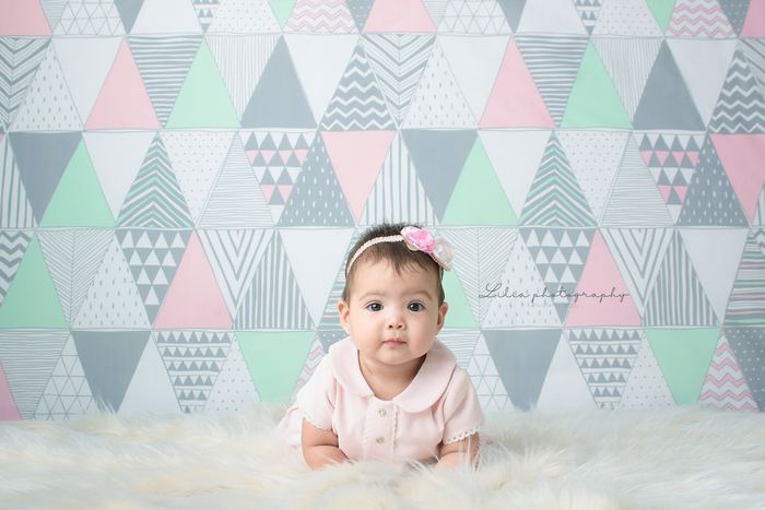 Baby milestone portrait by Lilia Photography