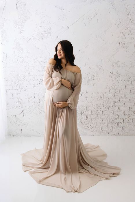 Maternity portrait by Lilia Photography