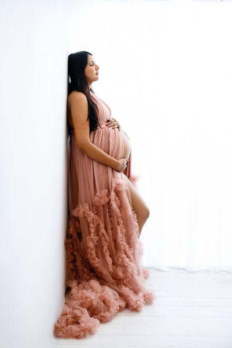 Maternity portrait by Lilia Photography