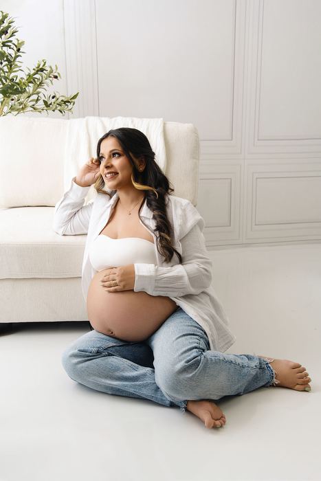 Maternity portrait by Lilia Photography