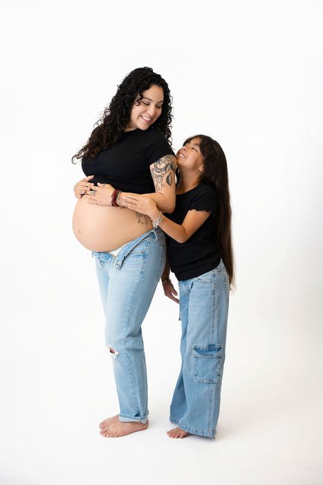 Maternity portrait by Lilia Photography
