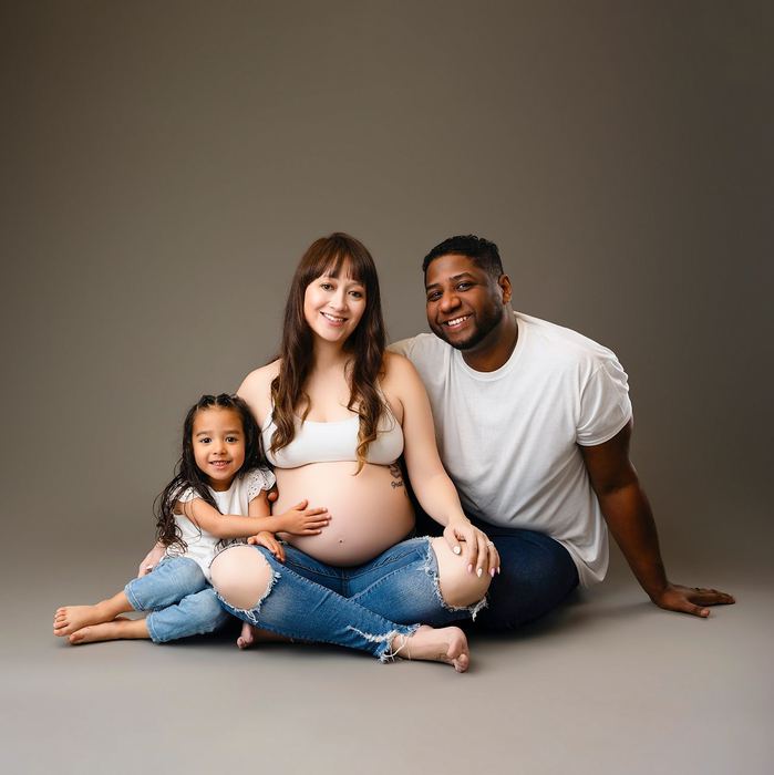 Maternity portrait by Lilia Photography
