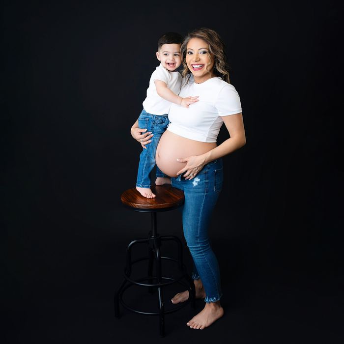 Maternity portrait by Lilia Photography