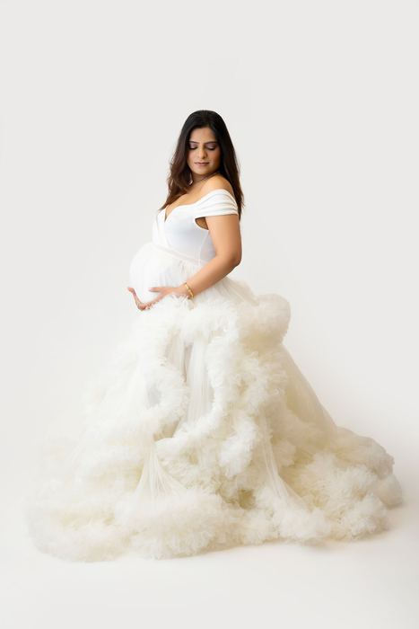 Maternity portrait by Lilia Photography