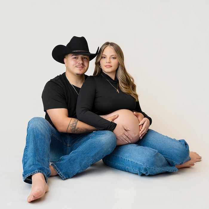 Maternity portrait by Lilia Photography