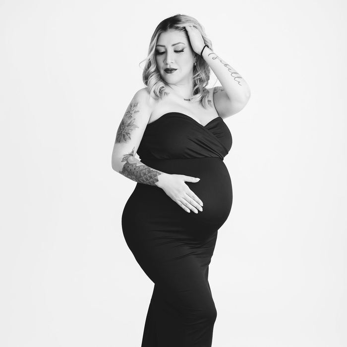 Maternity portrait by Lilia Photography