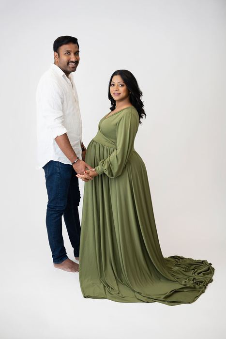 Maternity portrait by Lilia Photography