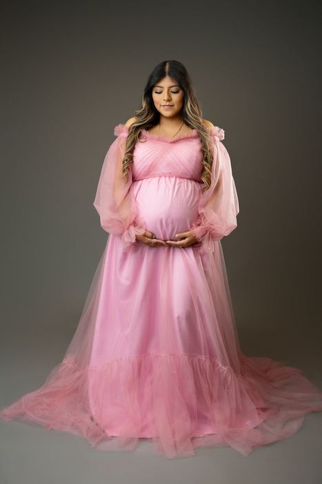 Maternity portrait by Lilia Photography