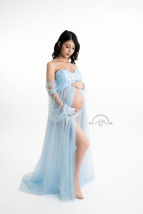 Maternity portrait by Lilia Photography