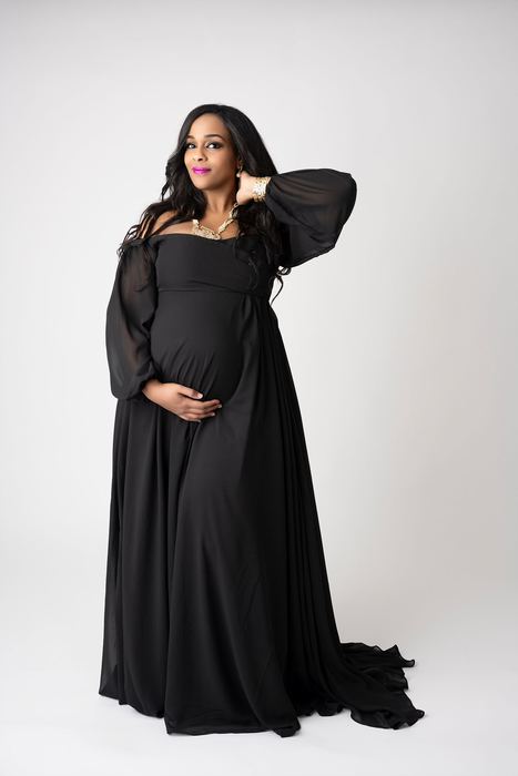 Maternity portrait by Lilia Photography