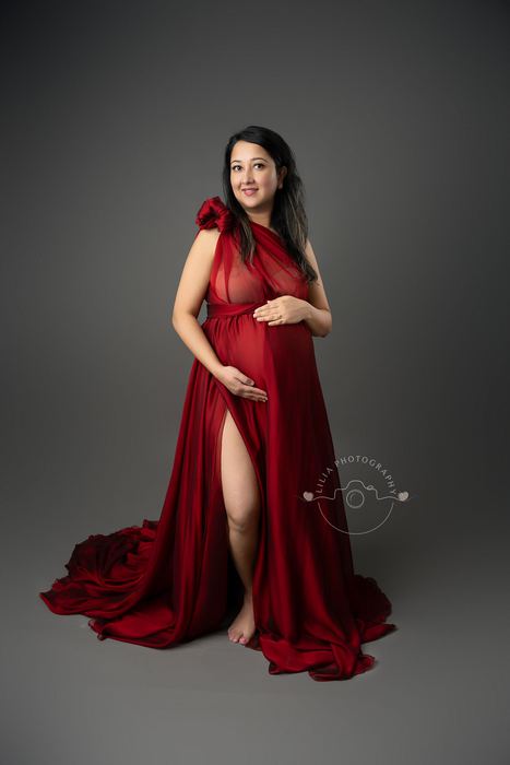Maternity portrait by Lilia Photography