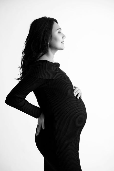 Maternity portrait by Lilia Photography