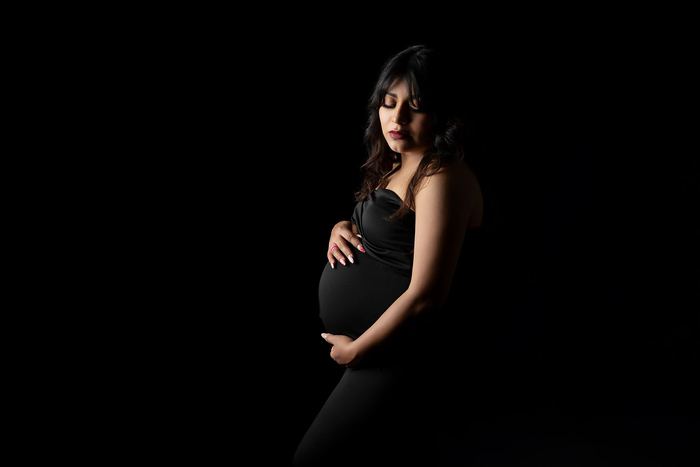Maternity portrait by Lilia Photography