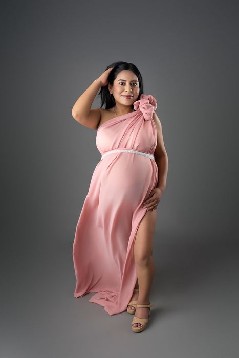 Maternity portrait by Lilia Photography