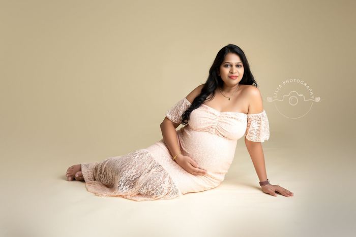 Maternity portrait by Lilia Photography