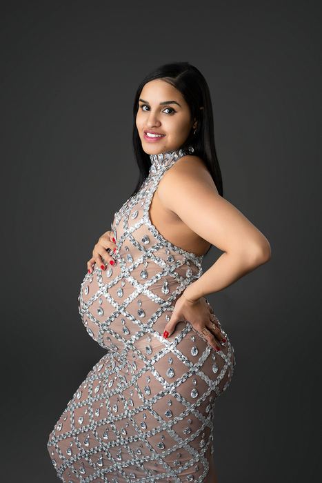 Maternity portrait by Lilia Photography