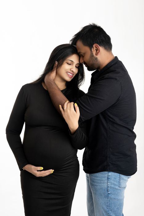 Maternity portrait by Lilia Photography