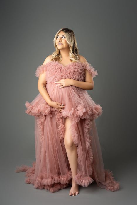 Maternity portrait by Lilia Photography