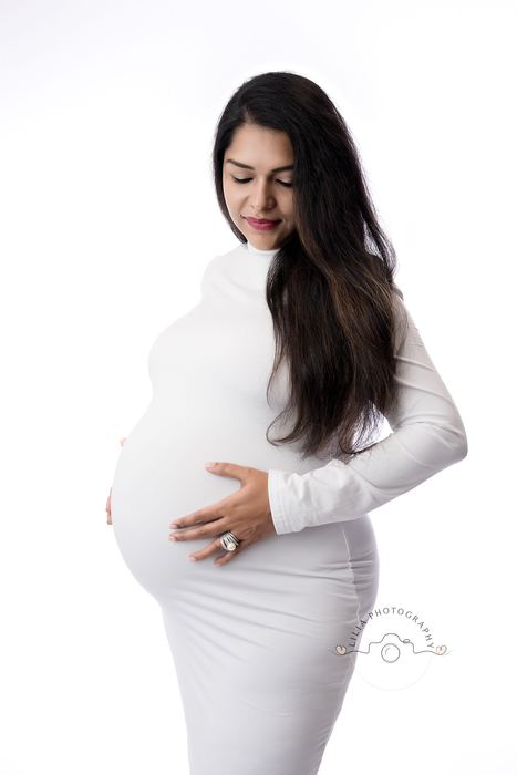 Maternity portrait by Lilia Photography