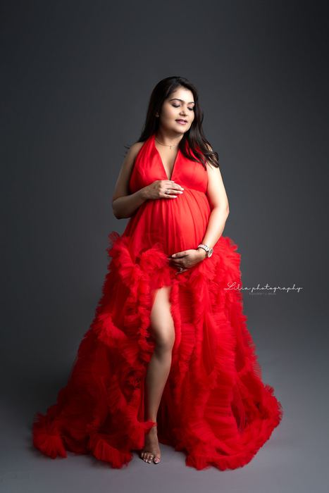 Maternity portrait by Lilia Photography