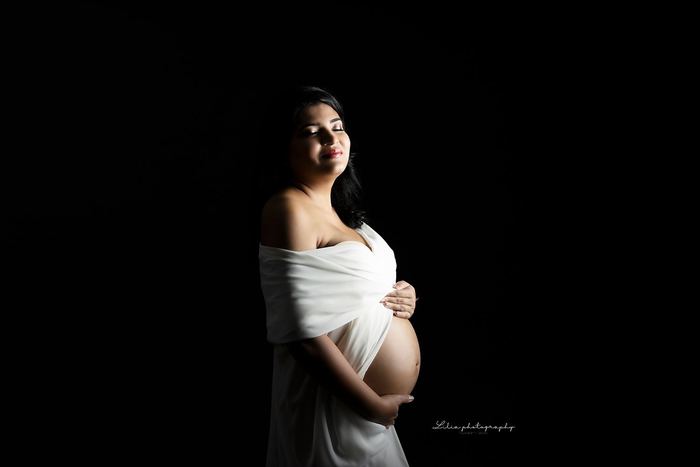 Maternity portrait by Lilia Photography