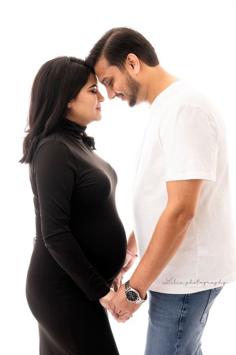 Maternity portrait by Lilia Photography