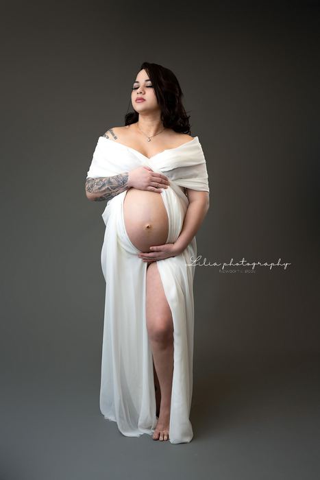 Maternity portrait by Lilia Photography