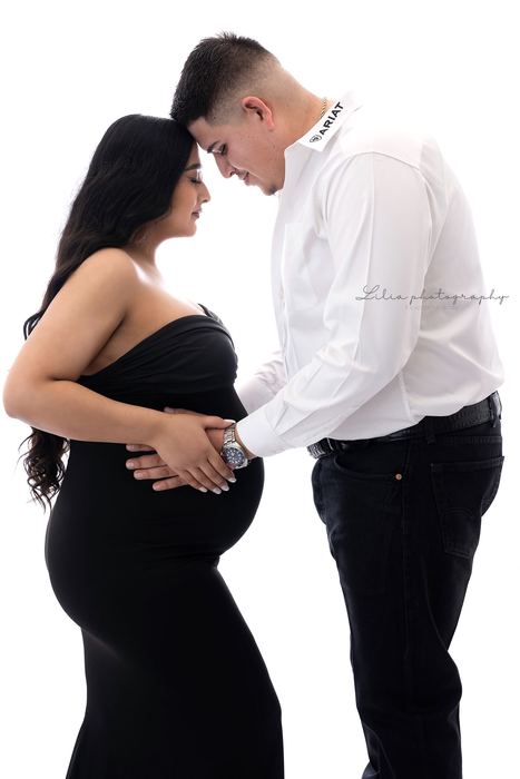 Maternity portrait by Lilia Photography