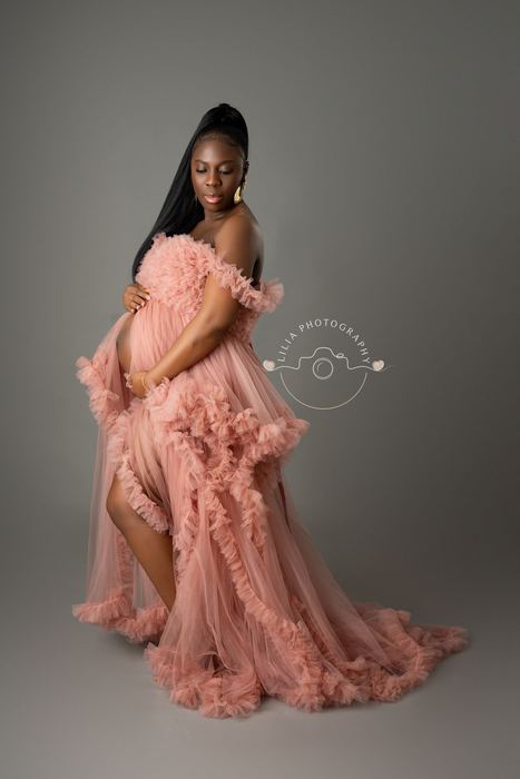 Maternity portrait by Lilia Photography