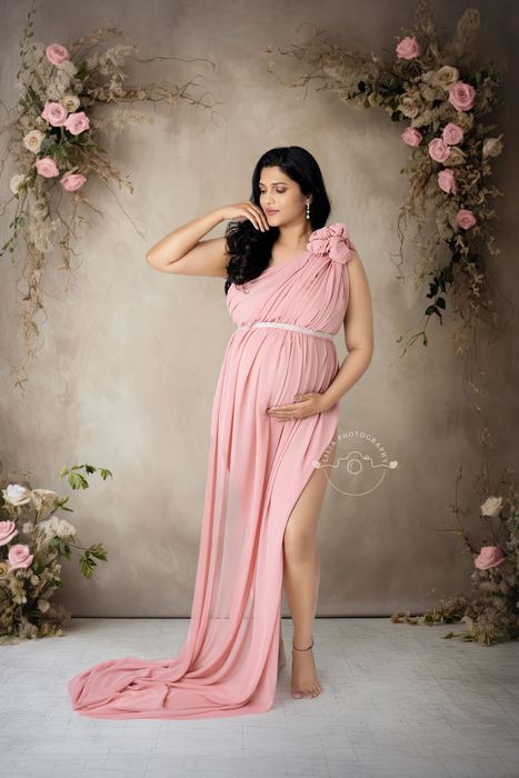 Maternity portrait by Lilia Photography