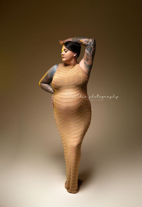 Maternity portrait by Lilia Photography