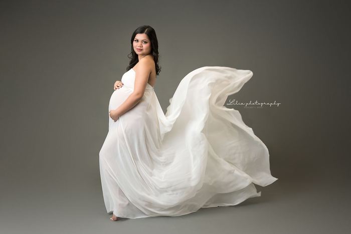 Maternity portrait by Lilia Photography