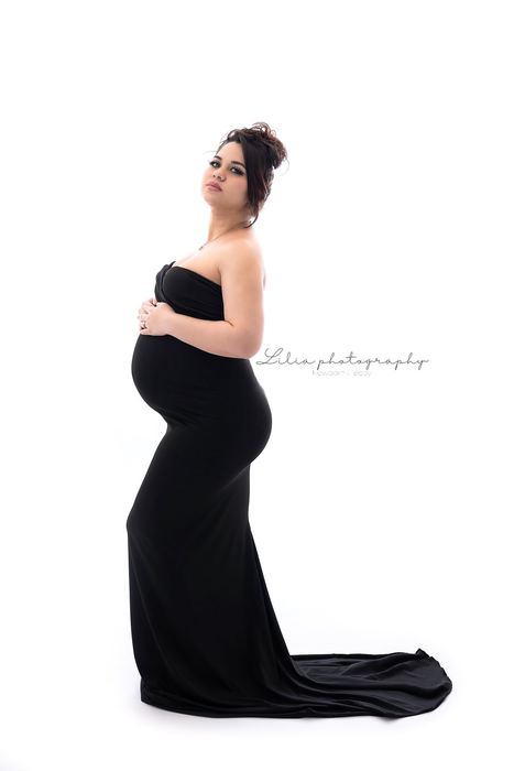 Maternity portrait by Lilia Photography
