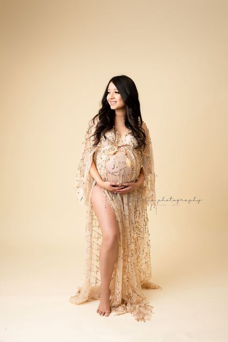 Maternity portrait by Lilia Photography