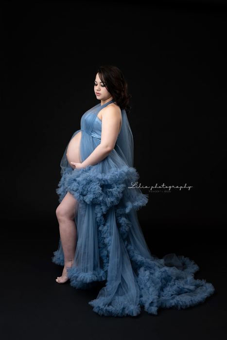 Maternity portrait by Lilia Photography