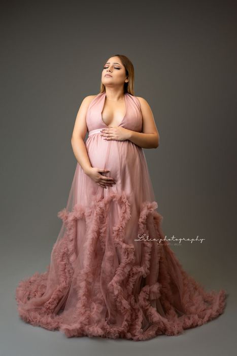 Maternity portrait by Lilia Photography