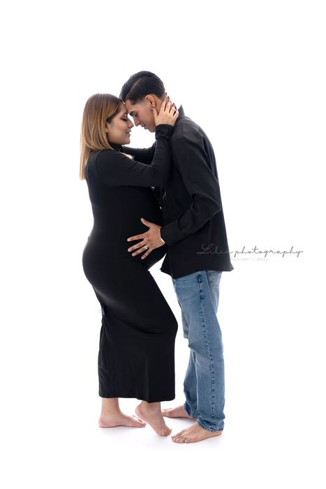 Maternity portrait by Lilia Photography